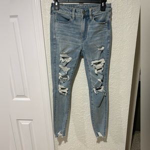 American Eagle 🦅 women’s size 2 short distressed super hi rise jeggings.